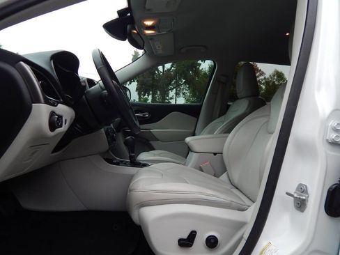 Used 2020 Jeep Cherokee Limited AWD/4WD image 11