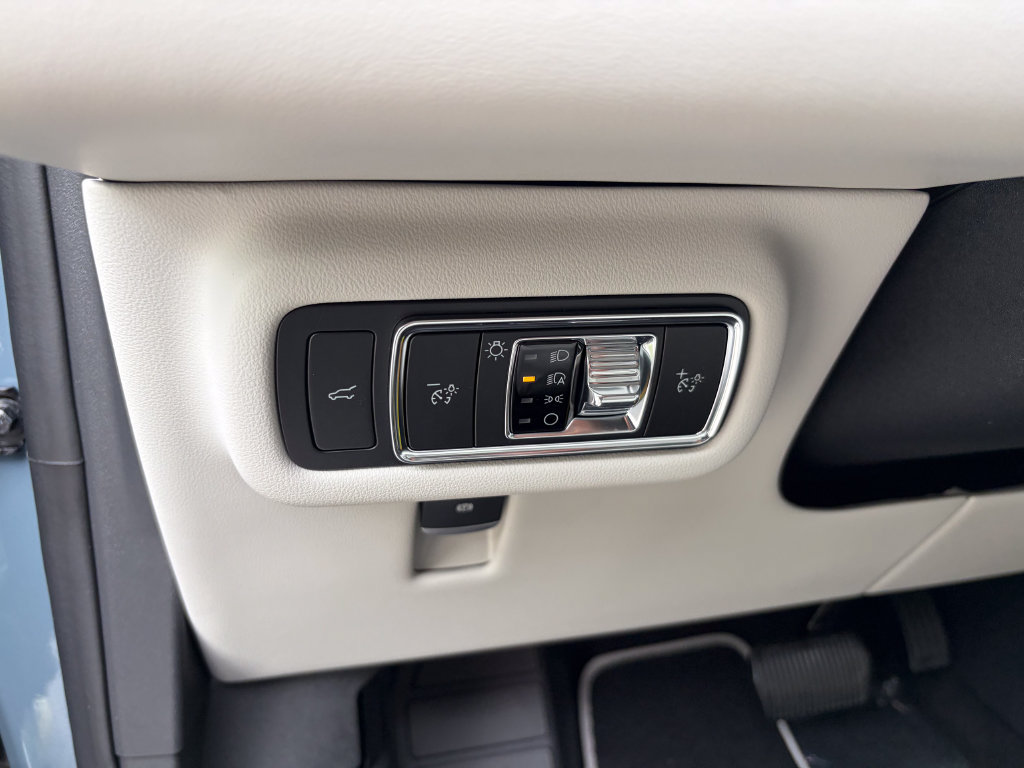 New 2026 Lincoln Nautilus Premier w/ Equipment Group 102A AWD/4WD image 12