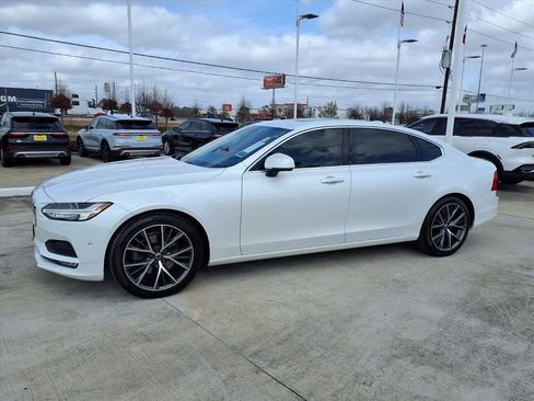 Used 2018 Volvo S90 T5 Momentum w/ Convenience Package image 3