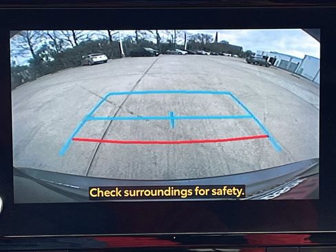 Used 2023 Toyota Highlander XLE image 16