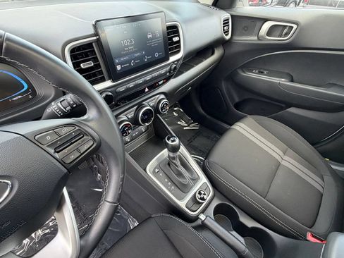 Used 2025 Hyundai Venue SEL FWD image 29