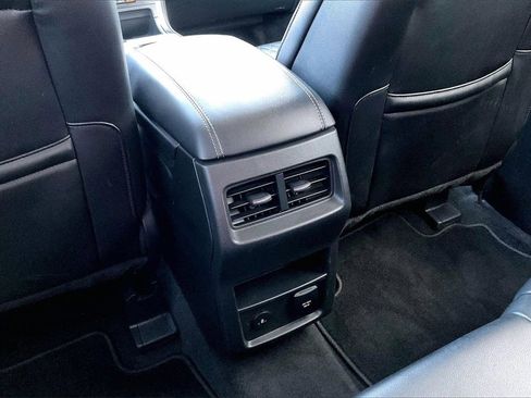 Used 2024 Ford Edge Titanium image 33