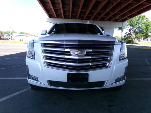 Used 2017 Cadillac Escalade ESV Platinum AWD/4WD image 3