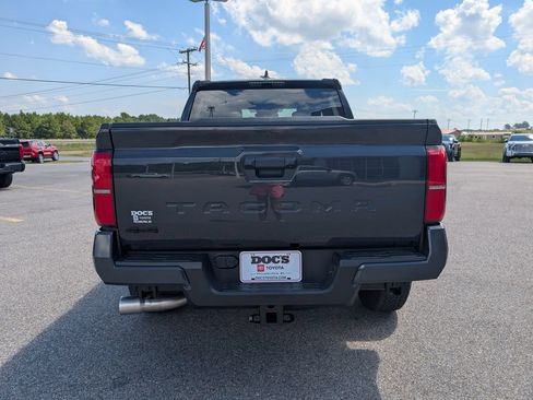 Used 2025 Toyota Tacoma TRD Off-Road AWD/4WD image 4