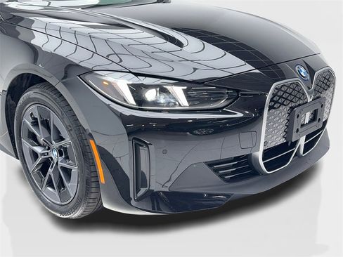 Used 2025 BMW i4 eDrive40 image 3