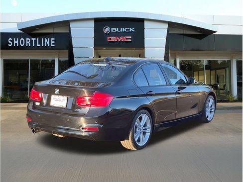 Used 2017 BMW 320i Sedan RWD image 3