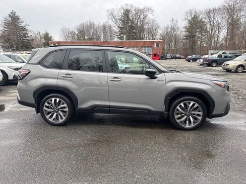 Used 2025 Subaru Forester Touring AWD/4WD image 2