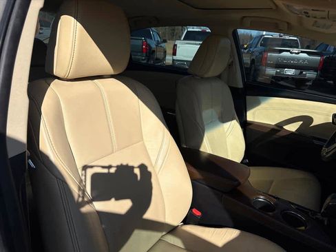 Used 2017 Toyota Avalon Limited image 6