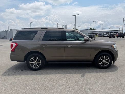Used 2018 Ford Expedition XLT AWD/4WD image 6
