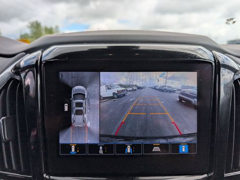 Used 2023 Chevrolet Traverse LT w/ Rear Camera Mirror Package AWD/4WD image 16