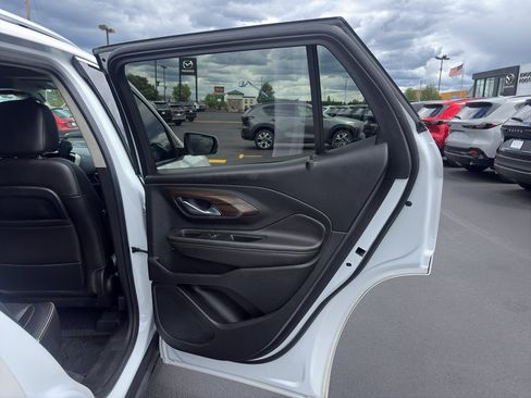 Used 2020 GMC Terrain Denali w/ Denali Premium Package AWD/4WD image 17