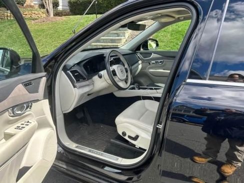 Used 2023 Volvo XC90 B6 Plus w/ Protection Package Premier AWD/4WD image 2