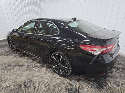Used 2018 Toyota Camry XSE image 9