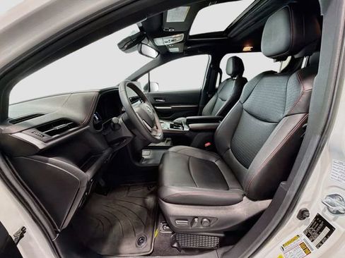 Certified 2025 Toyota Sienna XSE AWD/4WD image 17