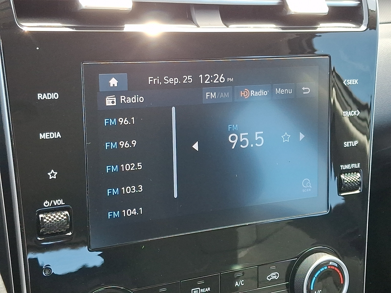 Used 2023 Hyundai Tucson SE AWD/4WD image 16