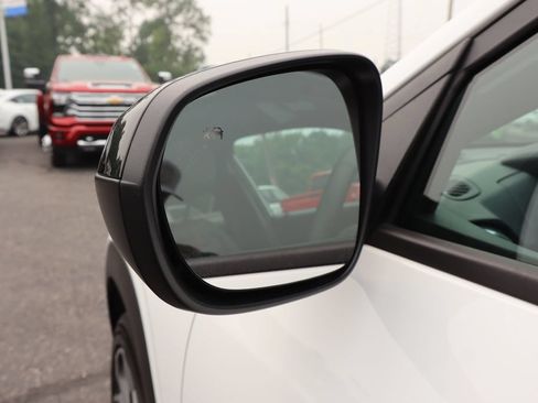 Used 2024 Chevrolet Trax RS w/ Sunroof Package FWD image 35