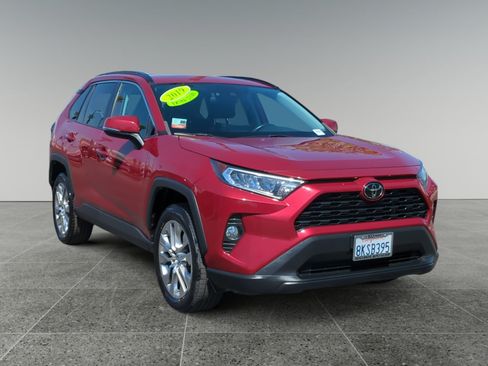 Used 2019 Toyota RAV4 XLE Premium w/ Carpet Mat Package FWD image 7