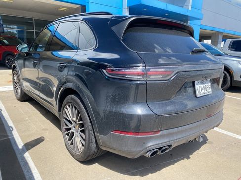 Used 2023 Porsche Cayenne Platinum Edition AWD/4WD image 3