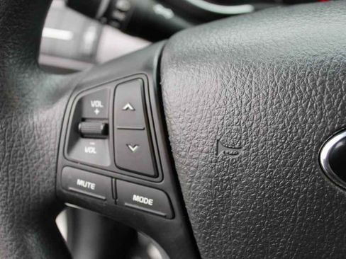 Used 2015 Kia Sorento LX image 16