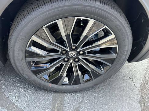 New 2026 Toyota C-HR AWD/4WD image 9