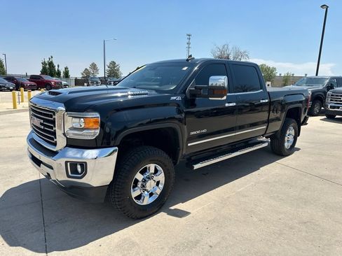 Used 2019 GMC Sierra 3500 SLT w/ Driver Alert Package AWD/4WD image 30