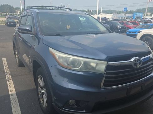 Used 2015 Toyota Highlander XLE AWD/4WD image 3