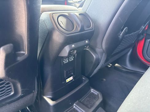 Used 2025 Jeep Wrangler Unlimited Rubicon 4xe w/ Convenience Group AWD/4WD image 24