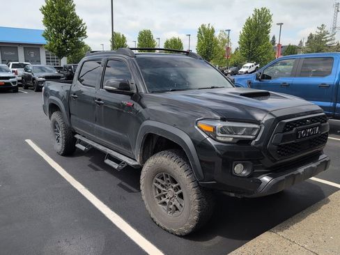 Used 2021 Toyota Tacoma TRD Pro AWD/4WD image 3