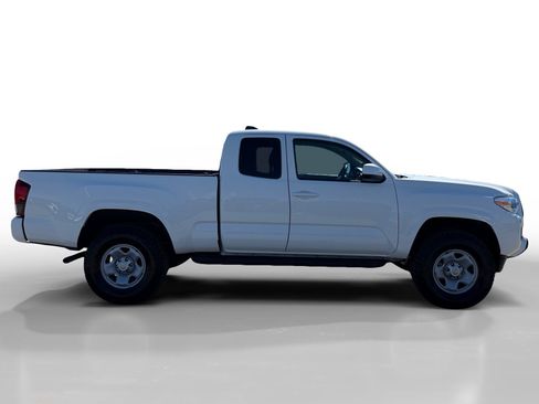 Used 2023 Toyota Tacoma SR AWD/4WD image 6