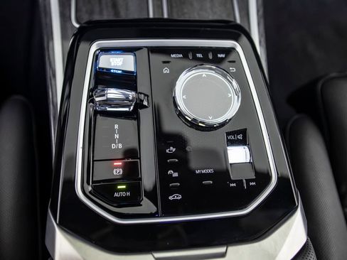 Used 2023 BMW i7 xDrive60 AWD/4WD image 38