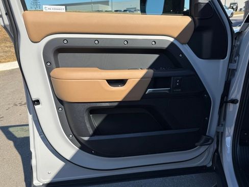 New 2026 Land Rover Defender 110 X-Dynamic SE image 13