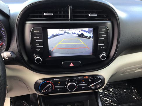 Used 2020 Kia Soul LX FWD image 9