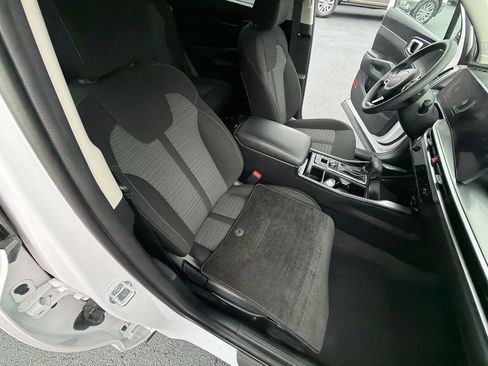Used 2024 Kia Sorento LX FWD image 29