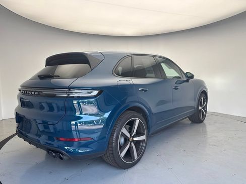 Certified 2025 Porsche Cayenne AWD/4WD image 22