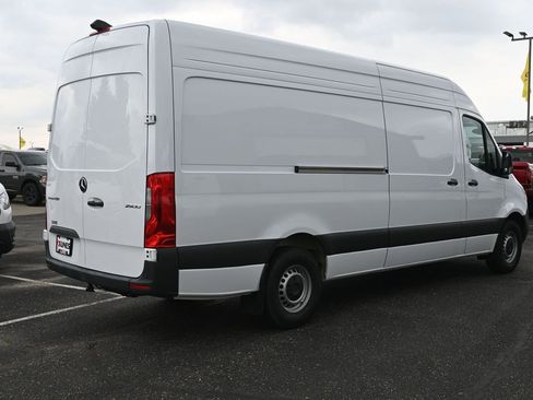 Used 2025 Mercedes-Benz Sprinter 2500 image 4