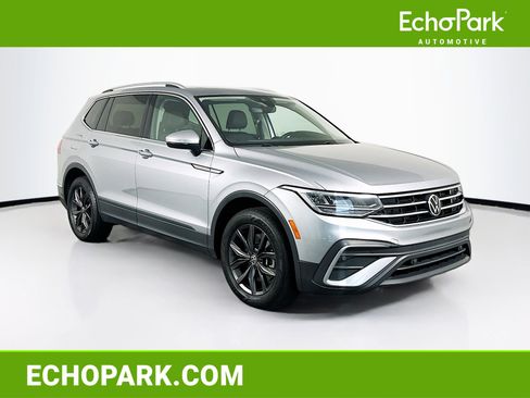 Used 2023 Volkswagen Tiguan SE w/ Panoramic Sunroof Package image 1