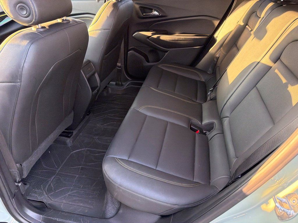 Used 2024 Chevrolet Trax ACTIV w/ Sunroof Package FWD image 9