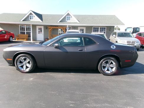 Used 2015 Dodge Challenger SXT image 6