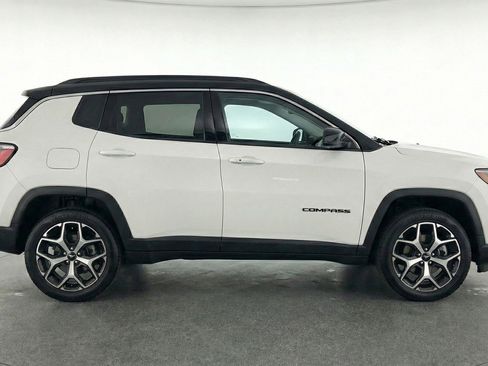 Used 2025 Jeep Compass Limited image 11