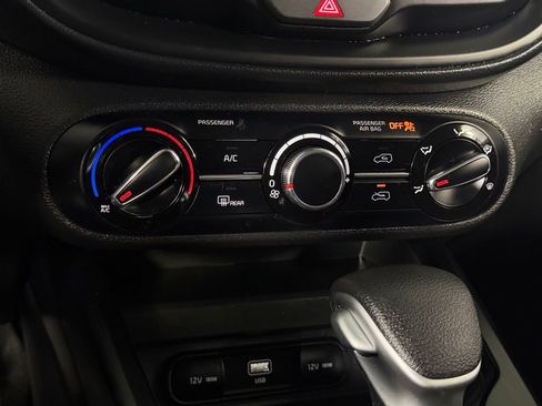 Used 2025 Kia Soul LX FWD image 20