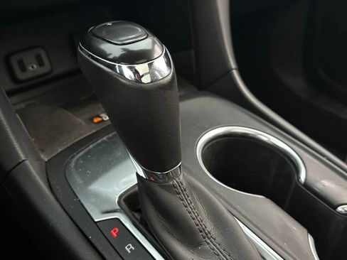 Used 2018 Chevrolet Equinox Premier FWD image 23
