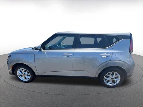 Used 2025 Kia Soul LX w/ LX Technology Package FWD image 4