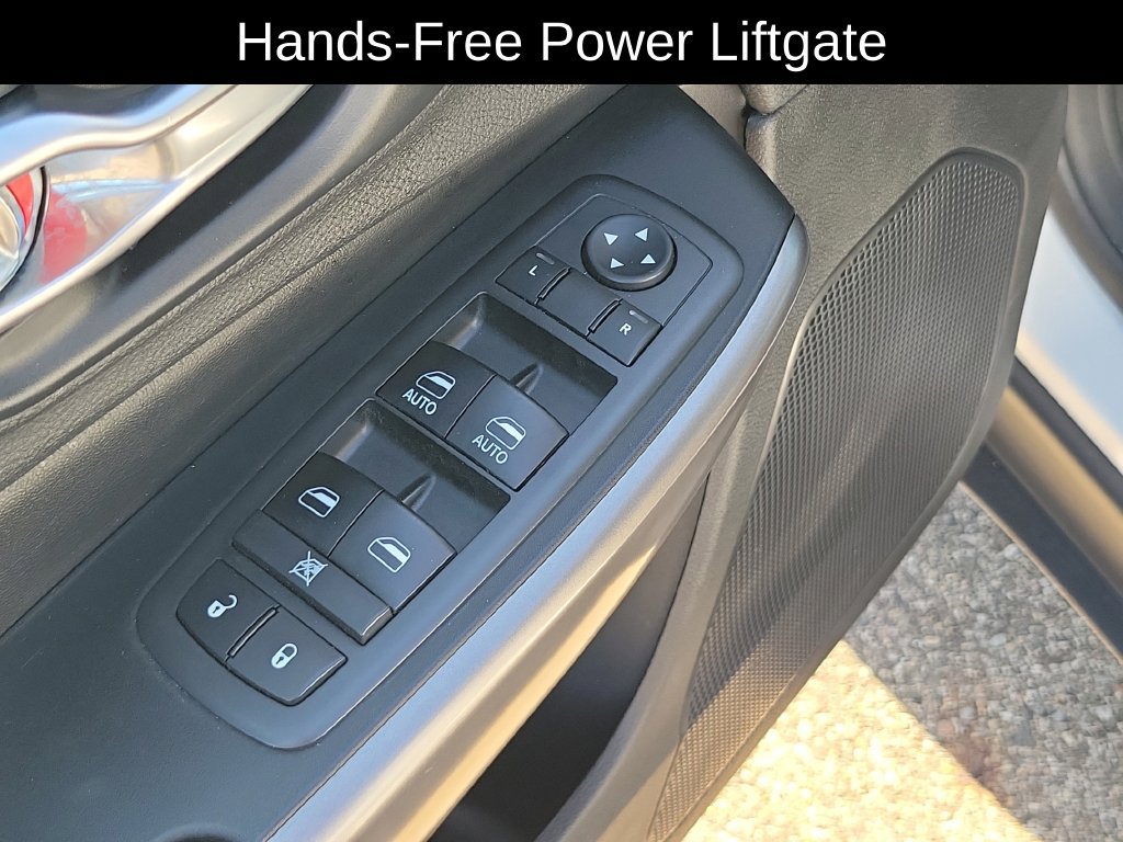 Used 2019 Jeep Cherokee Limited w/ Luxury Group AWD/4WD image 10