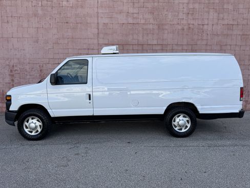 Used 2014 Ford E-250 and Econoline 250 Extended w/ Power Group image 2