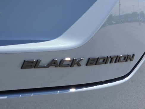 Used 2025 Honda Pilot Black Edition image 12