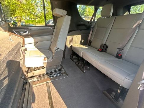 Used 2021 GMC Yukon XL SLT w/ Rear Media and Nav Package AWD/4WD image 18