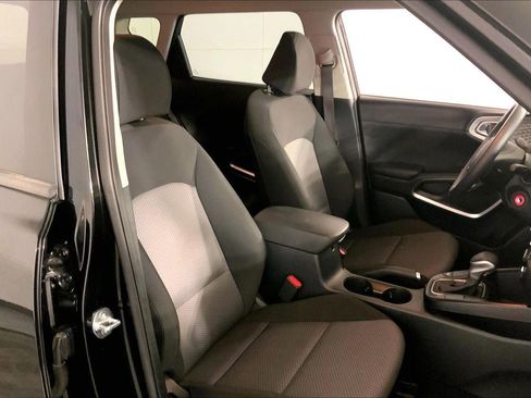 Used 2025 Kia Soul LX w/ LX Technology Package FWD image 7