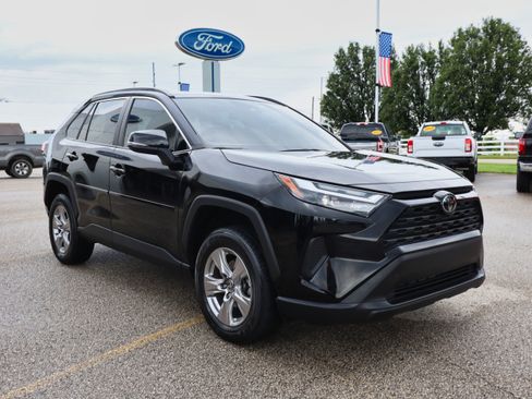 Used 2023 Toyota RAV4 XLE image 7