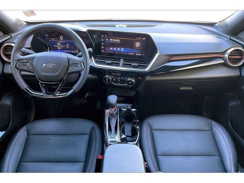 Used 2025 Chevrolet Trax RS w/ Sunroof Package image 17