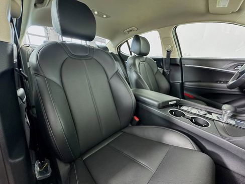 Used 2025 Genesis G70 2.5T image 27